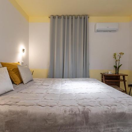 Teatro Toledo 272 Bed & Breakfast เนเปิลส์ ภายนอก รูปภาพ