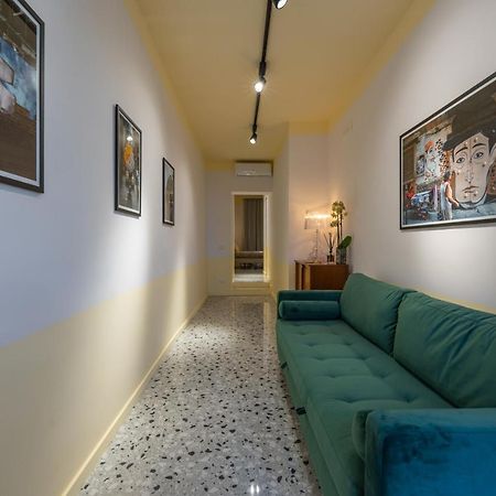 Teatro Toledo 272 Bed & Breakfast เนเปิลส์ ภายนอก รูปภาพ