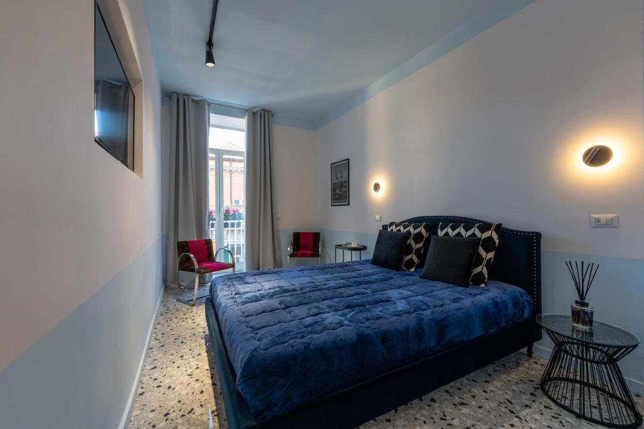 Teatro Toledo 272 Bed & Breakfast เนเปิลส์ ภายนอก รูปภาพ